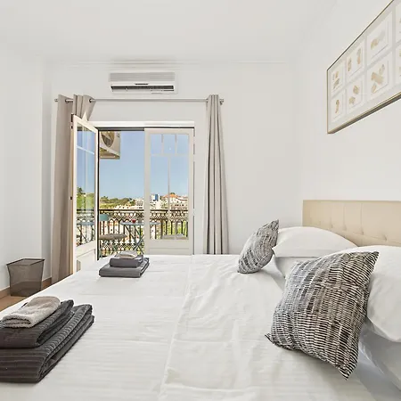 Oura Ocean View Lejlighed *
